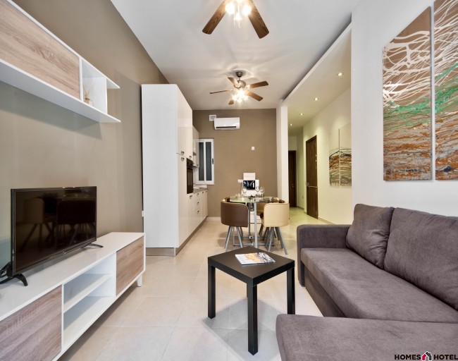 Contemporary, Bright and Centrally Located 3-Bedroom Apartment