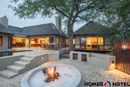Luxury bush villa in an exclusive wildlife estate near Kruger Park (free wifi)